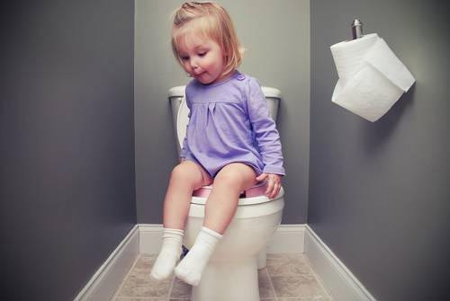 Đau đầu dẫn đến thói quen đi vệ sinh của trẻ - Bệnh Viện Nhi Đồng