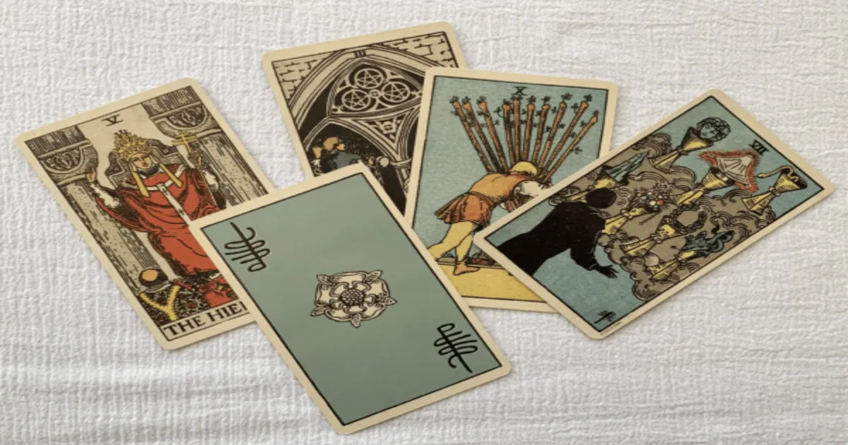 Ý nghĩa của các lá bài Tarot là gì? Hướng dẫn cách tự đọc bài Tarot