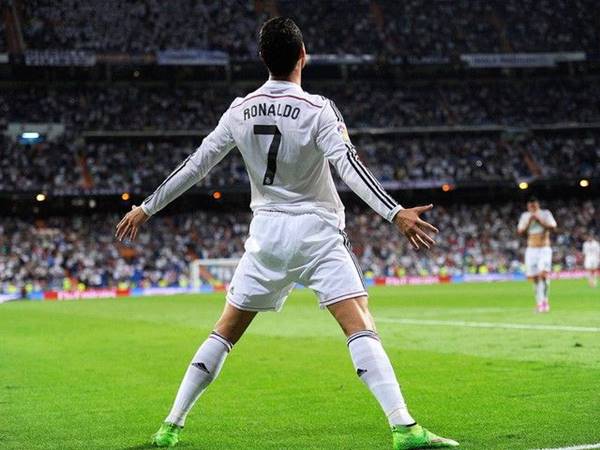 Ronaldo cao bao nhiêu và mẹo để gian lận chiều cao