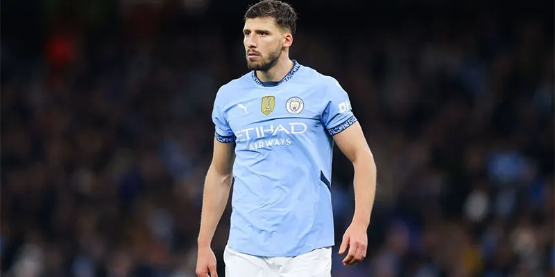 Top 10 hậu vệ xuất sắc nhất thế giới vào năm 2025, theo các chuyên gia