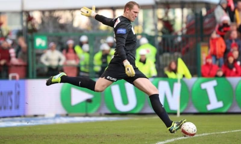 Vanja Ivesa – thủ môn cao 206cm