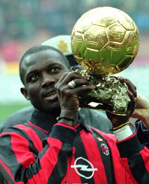 George Weah thời trẻ trong màu áo đội tuyển quốc gia Liberia